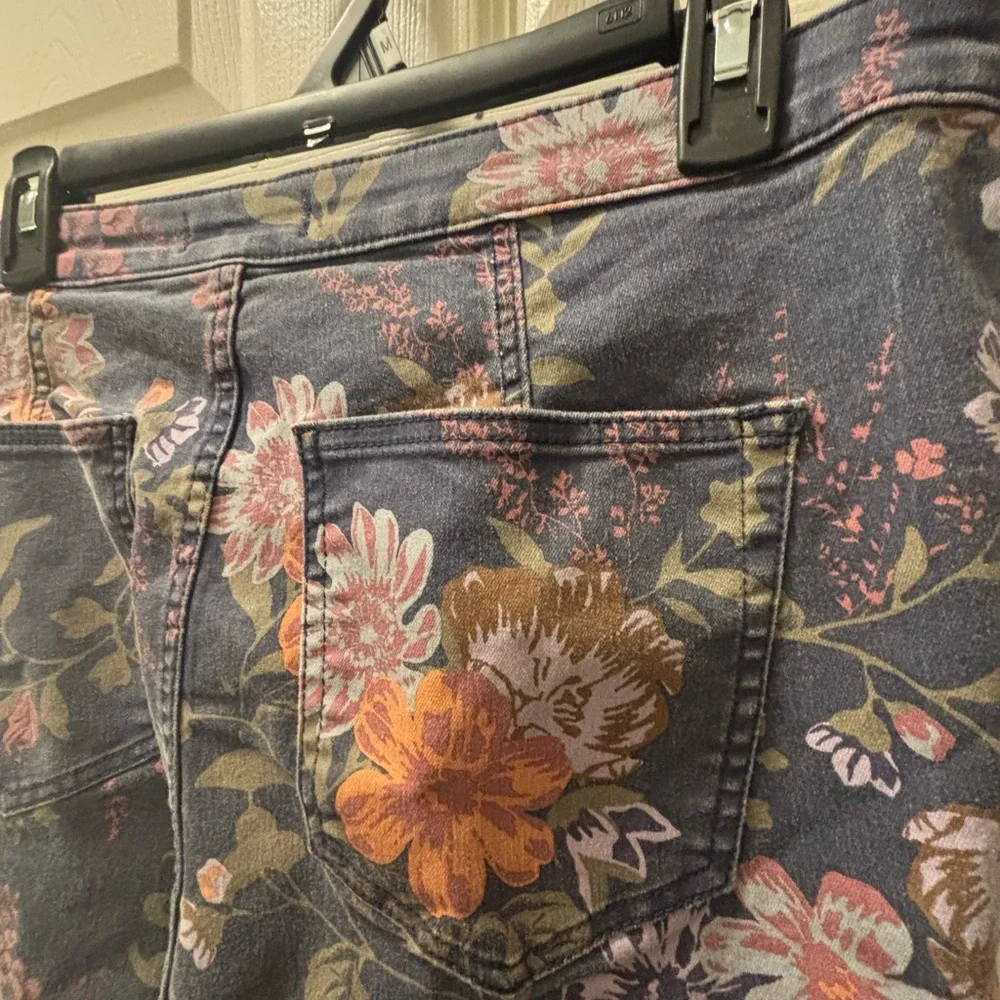 We The Free Floral Ankle Pants - Black and Red - Picture 6 of 6